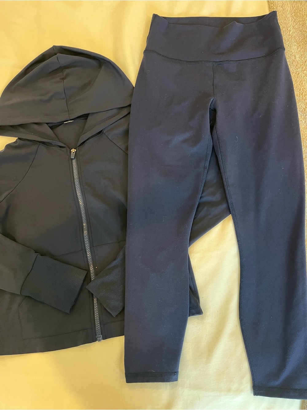 Fabletics - Navy Blue Workout Set